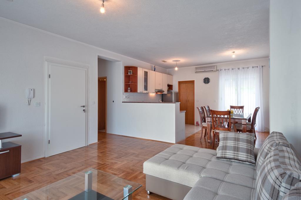 Apartments Marko Podstrana Rom bilde